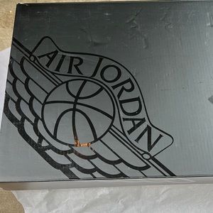 Air Jordan 1 MID SE “Elephant Toe”
